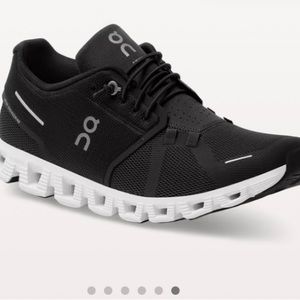 On Cloud Women 9.5 Black Running Shoe
